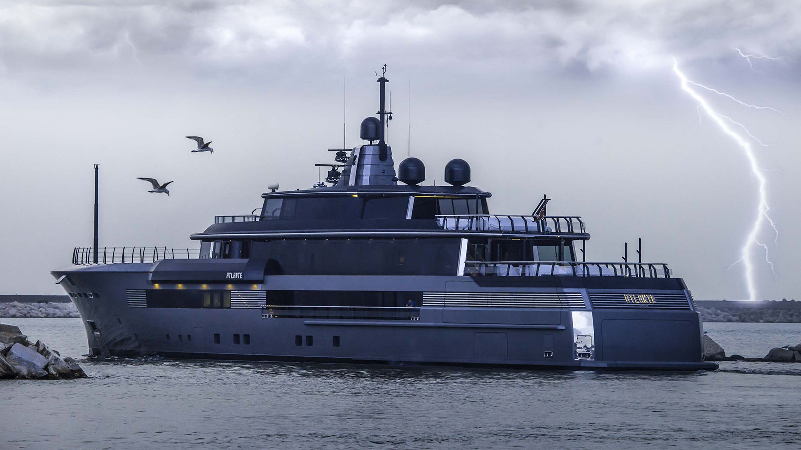 Lightning strikes as CRN’s 55m superyacht Atlante delivered